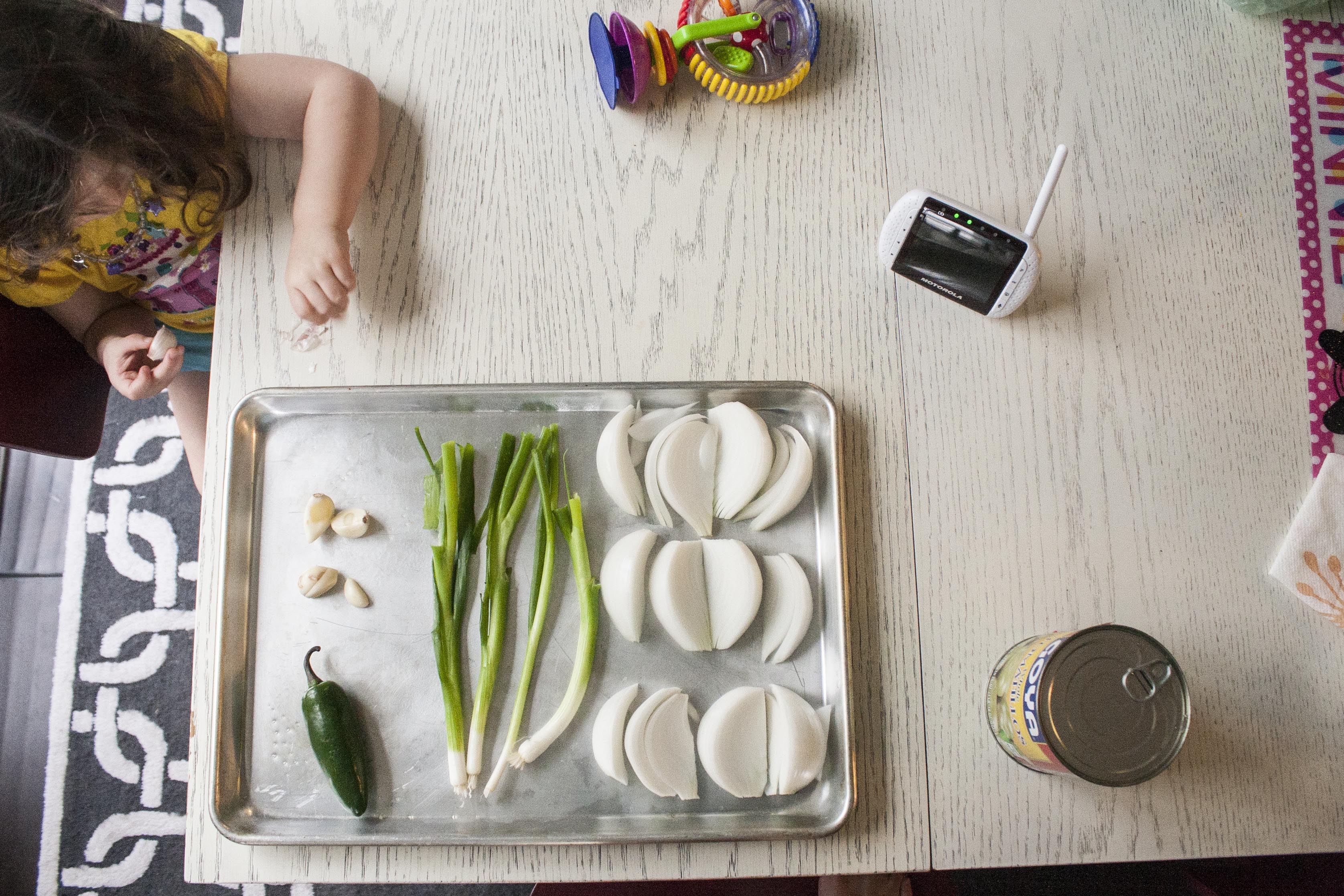 peeling-garlic