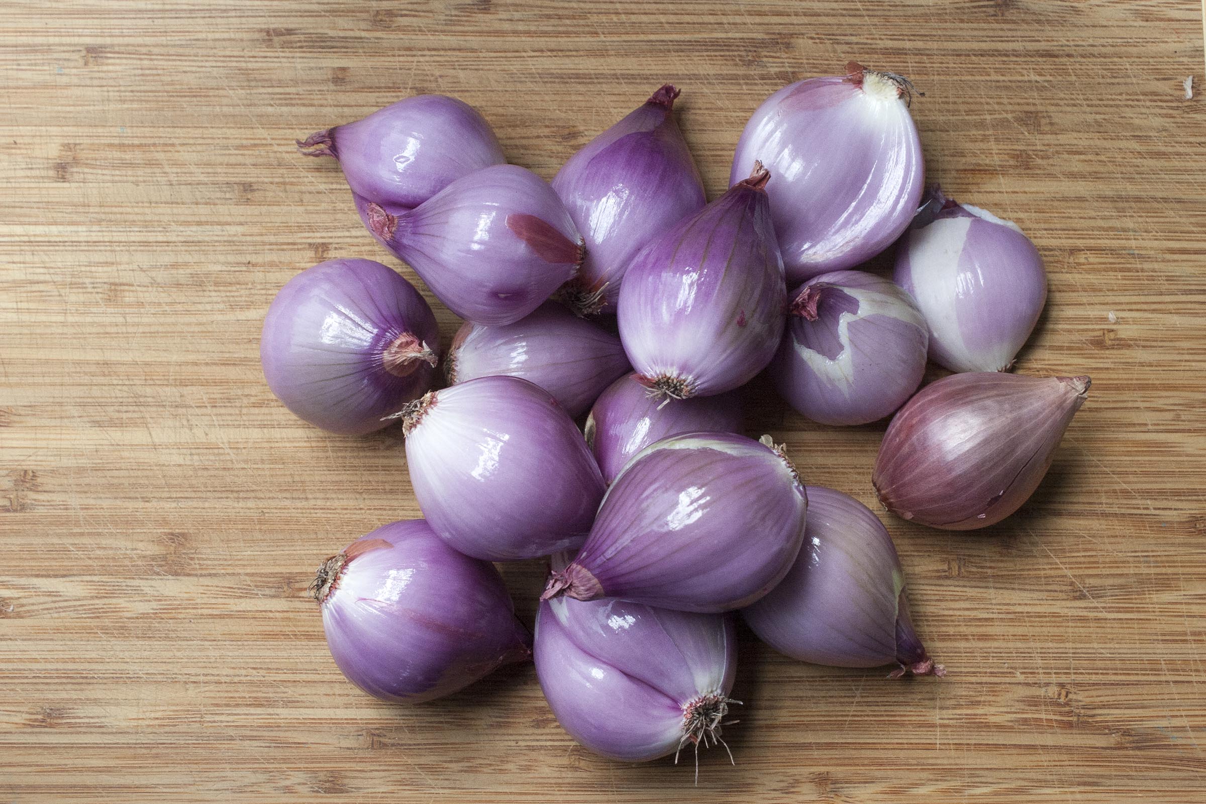 peeled-shallots