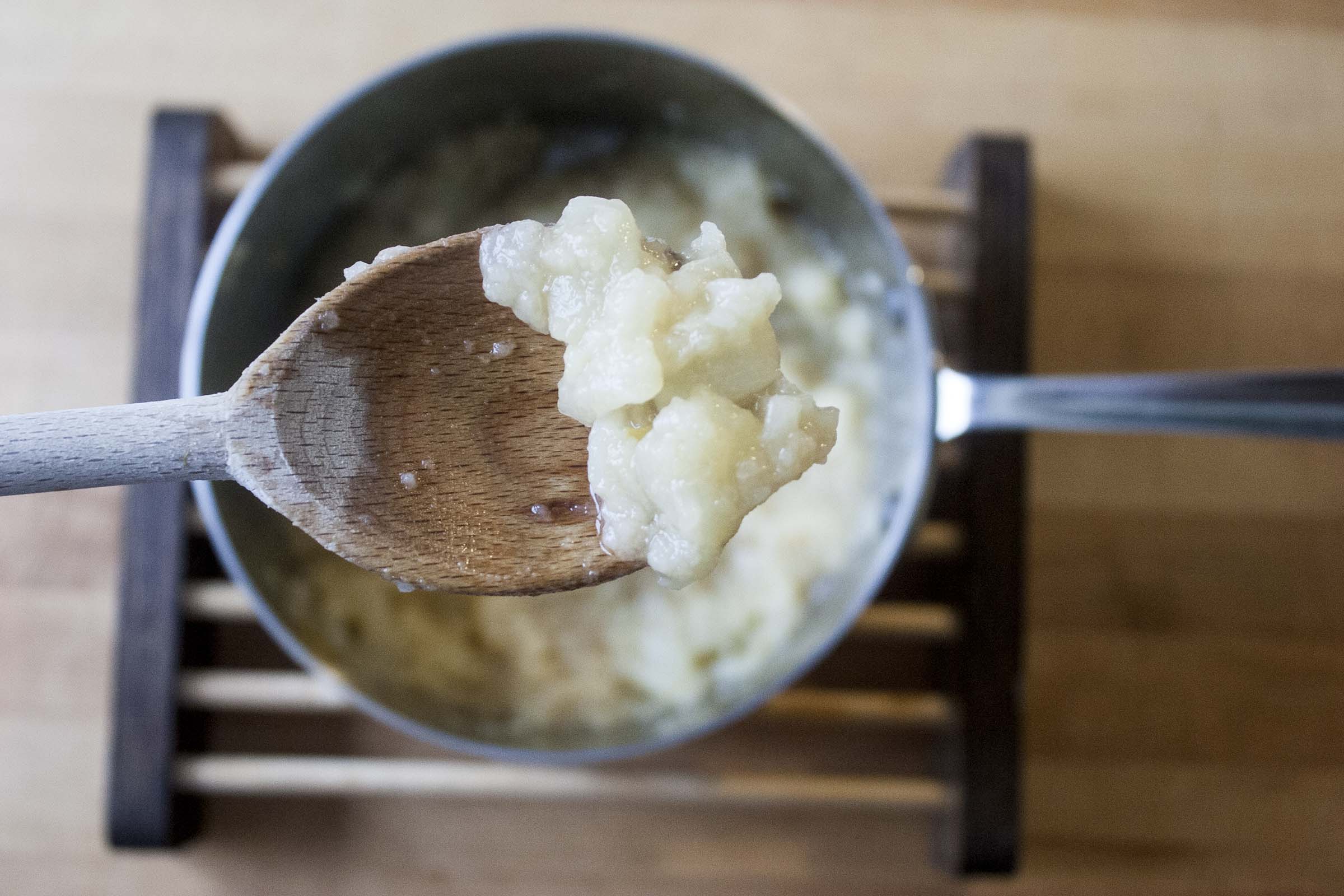 Five Ingredient Vanilla-Spiked Pear Sauce, mashed. I lifeaswecookit.com