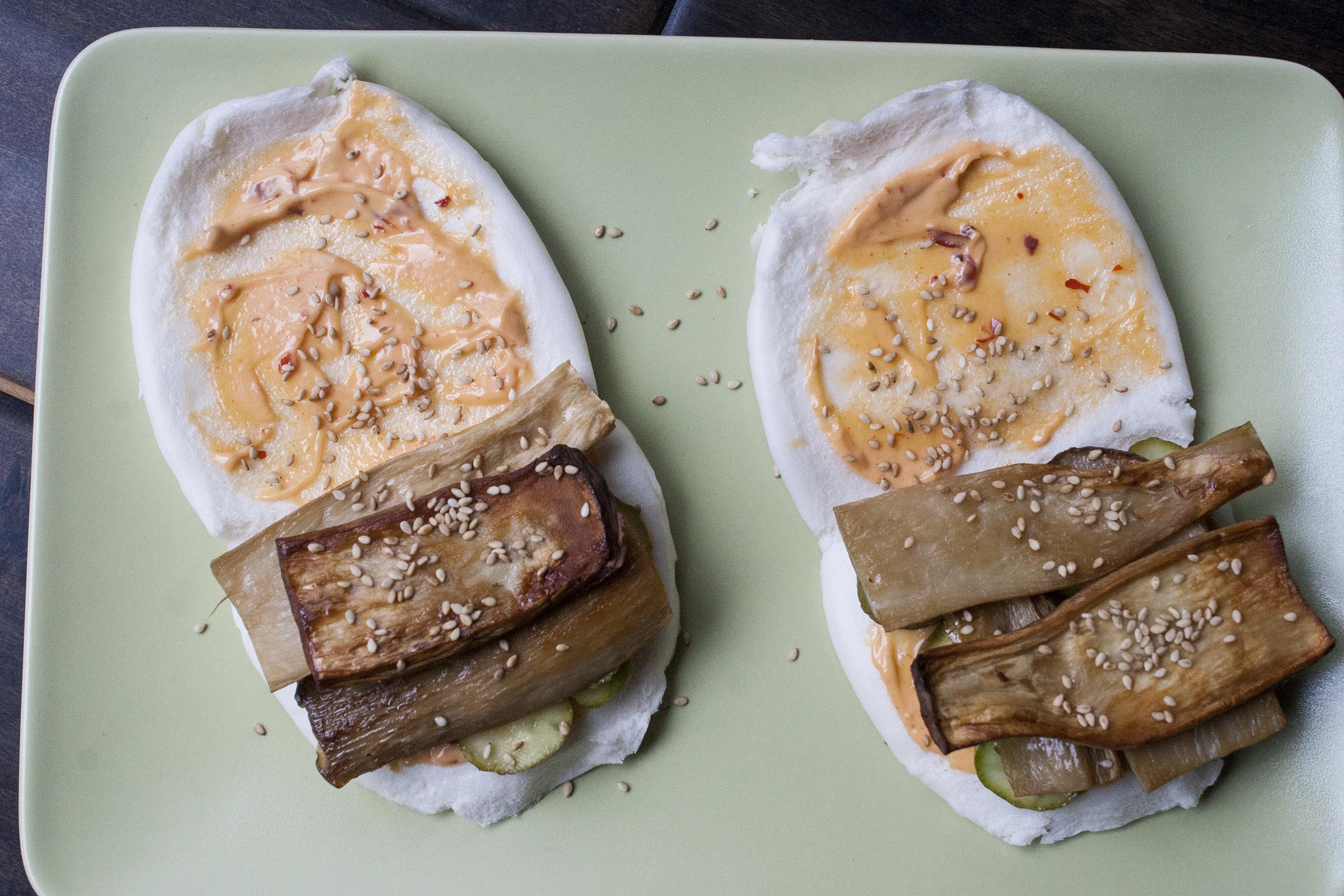 Mushroom Steamed Buns: Sesame Roasted King Mushrooms & Pickle Steamed Buns - vegetarian and make ahead. lifeaswecookit.com