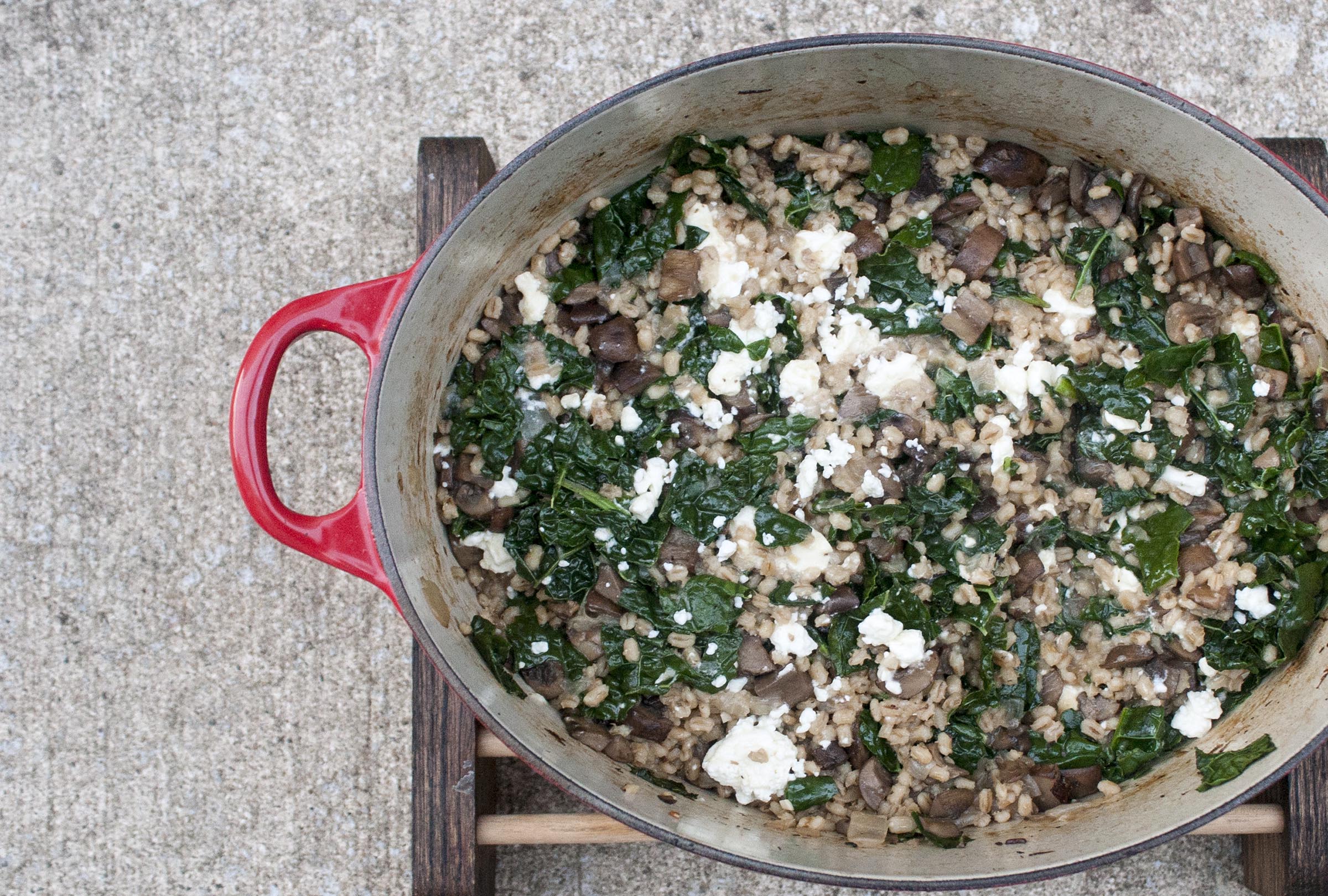 Creamy and Hearty Baked Barley Risotto made with sherry, lacinato kale, cremini mushrooms, feta cheese and sherry. lifeaswetookit.com