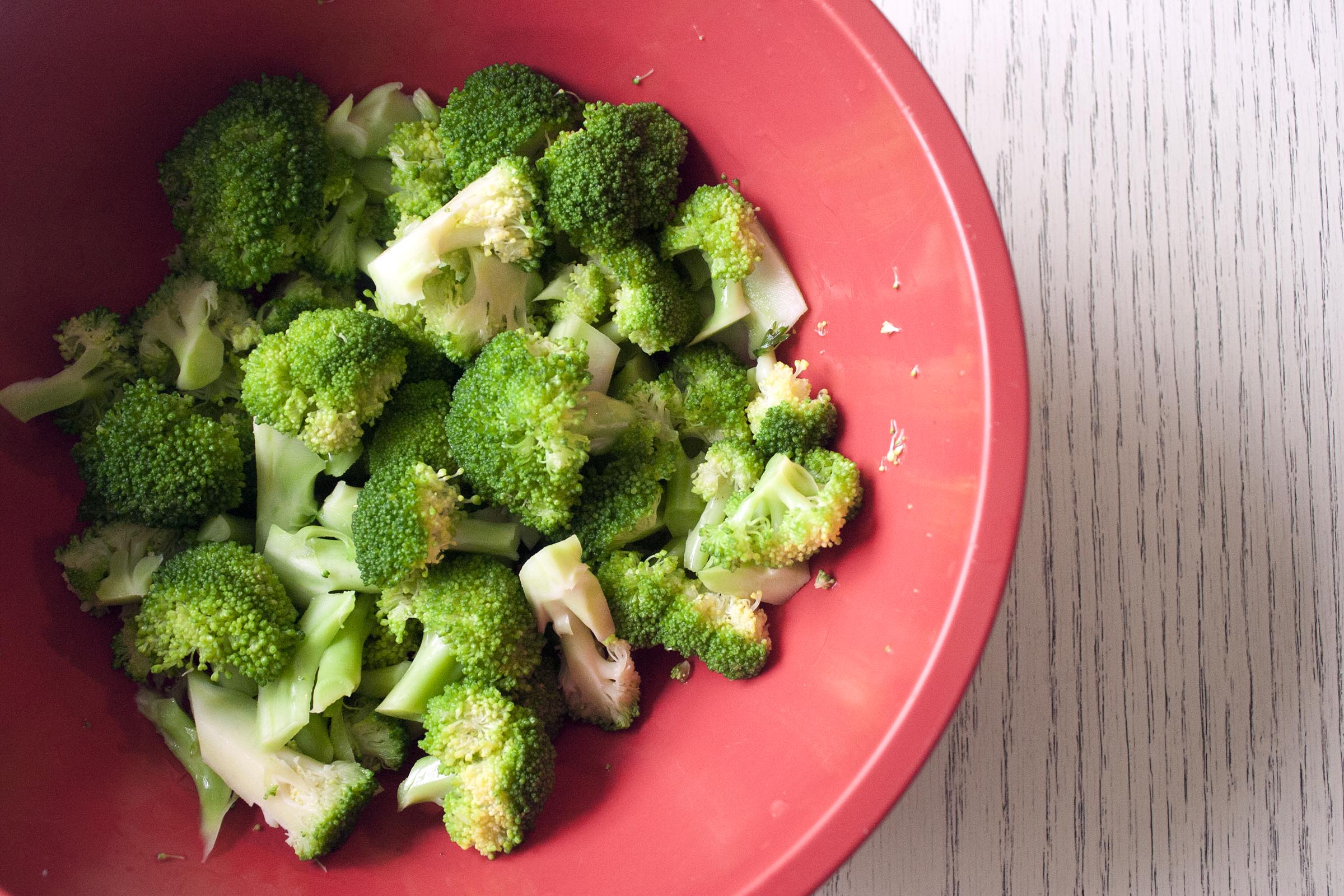 Blanched Broccoli for Broccoli Cheddar Quinoa Cakes. www.lifeaswecookit.com