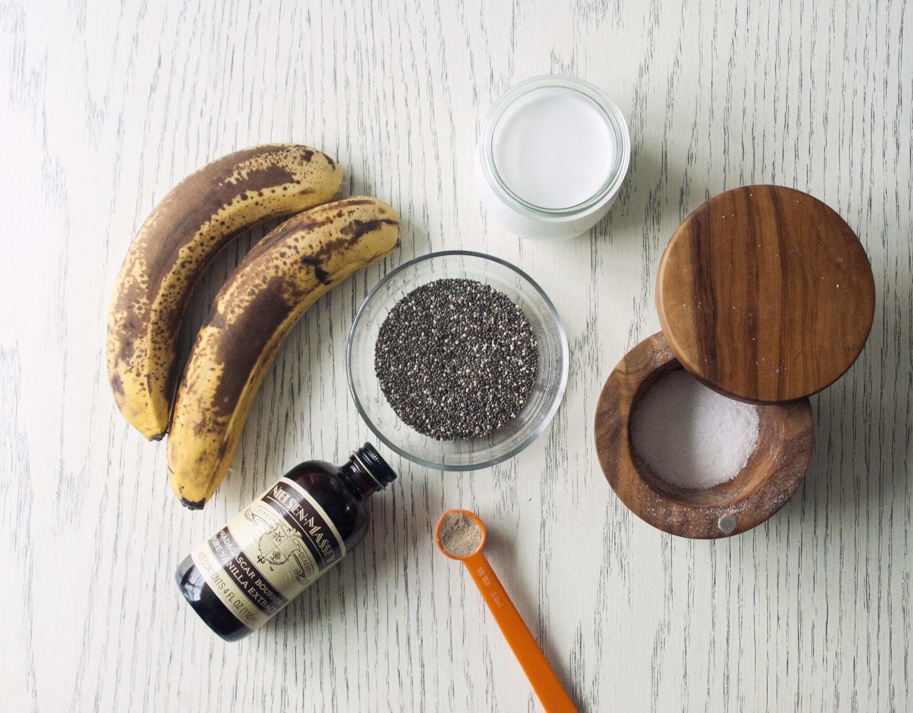 Ingredients for Banana Cardamom Chia Pudding. www.lifeaswecookit.com