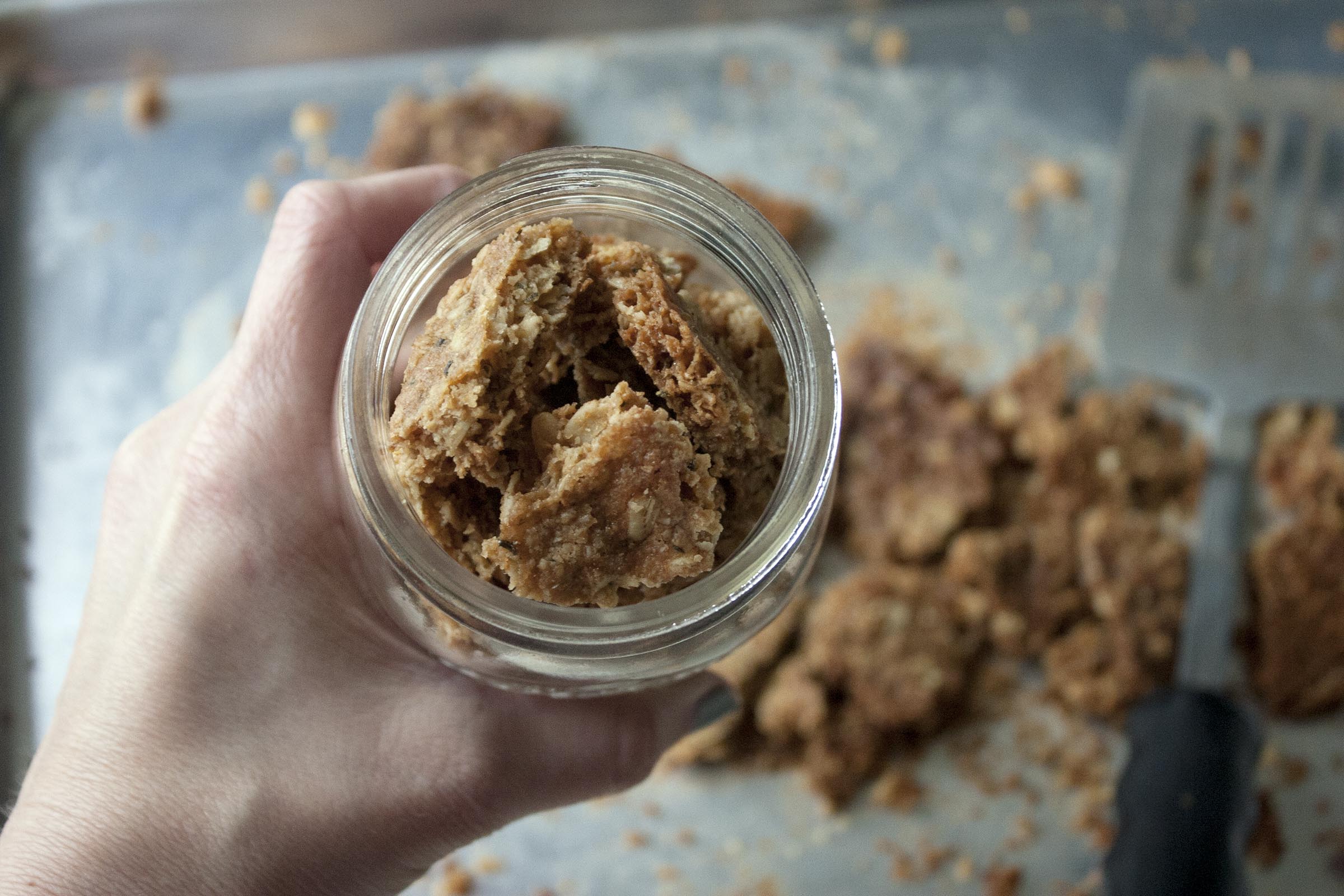 Salted Rosemary Oat Bark in a mason jar for gift giving. www.lifeaswecookit.com