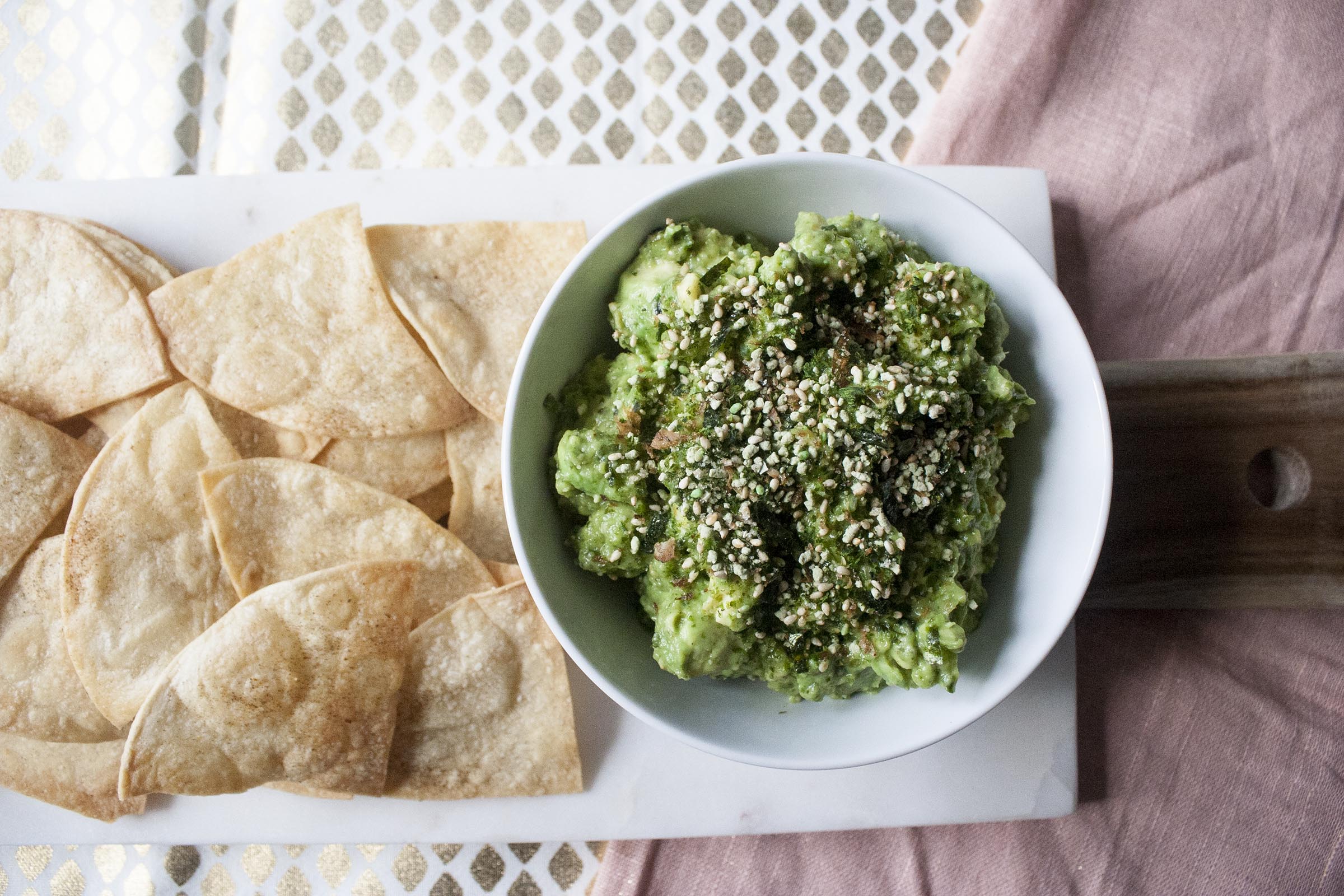 Furikake Guacamole with Japanese 7 Spice Seasoning Blend (Shichimi Togarashi). www.lifeaswecookit.com